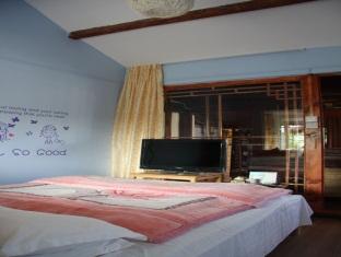 Overseas Inn Лицзян Экстерьер фото