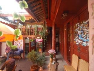 Overseas Inn Лицзян Экстерьер фото